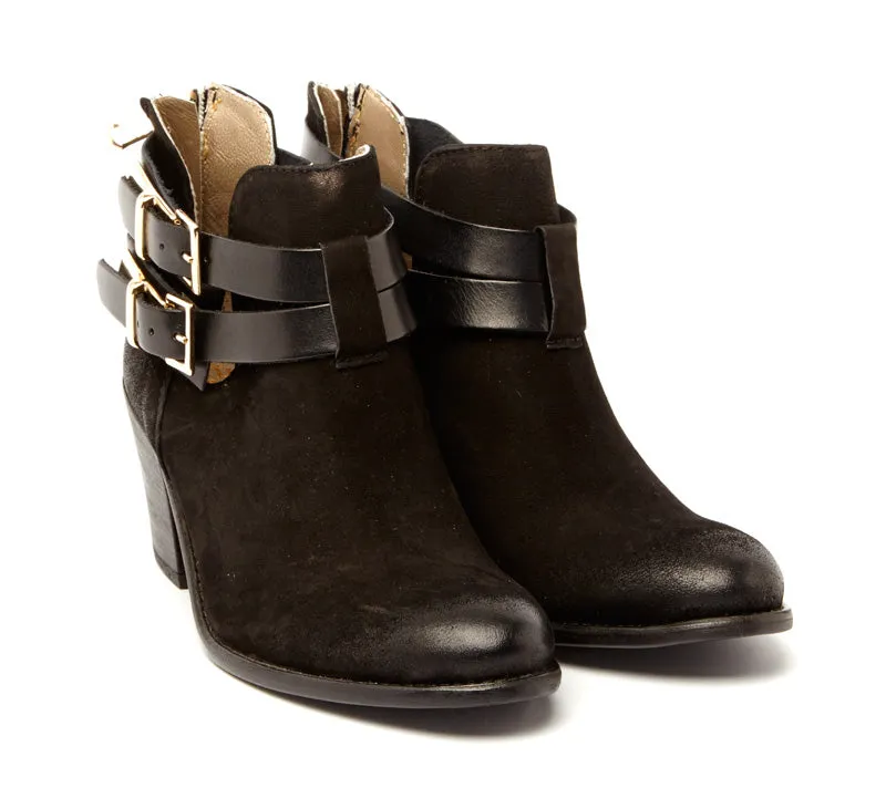 BOOTS ANN TUIL LEWIS