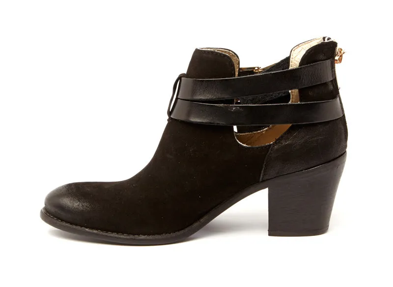 BOOTS ANN TUIL LEWIS