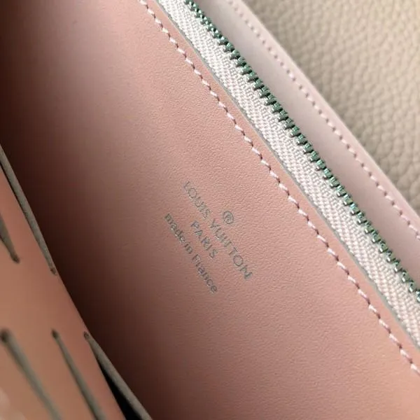 Capucines Wallet M62556 Pink