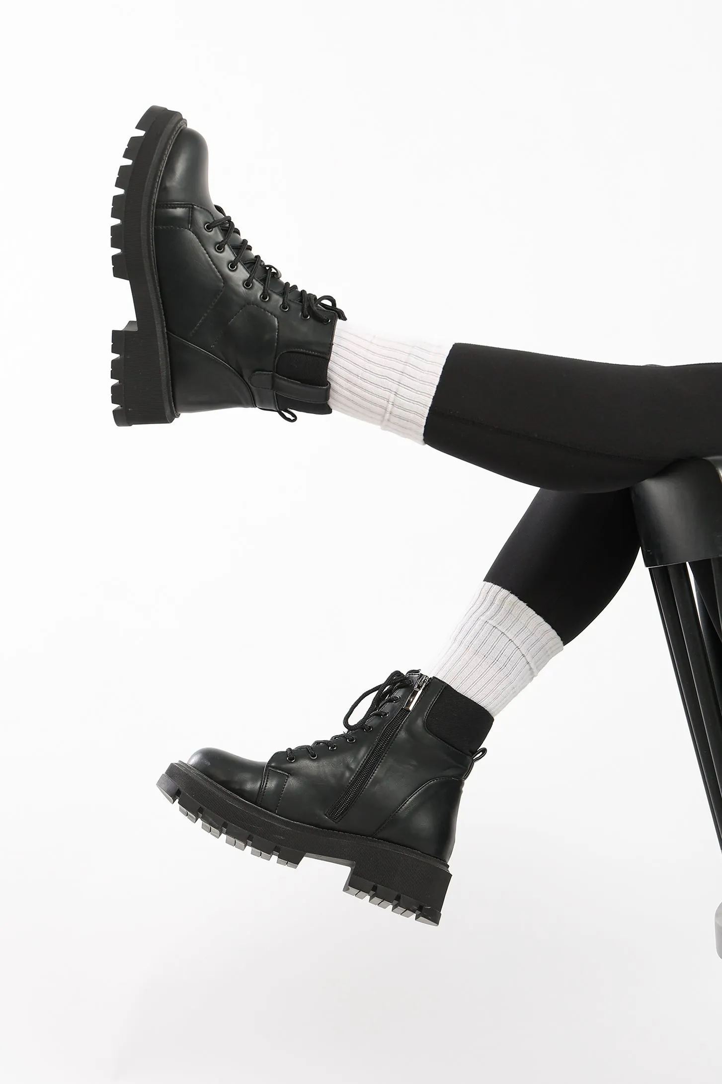EASE ANKLE BOOTS - BLACK