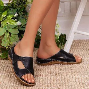 Feminine and lightweight sandals
