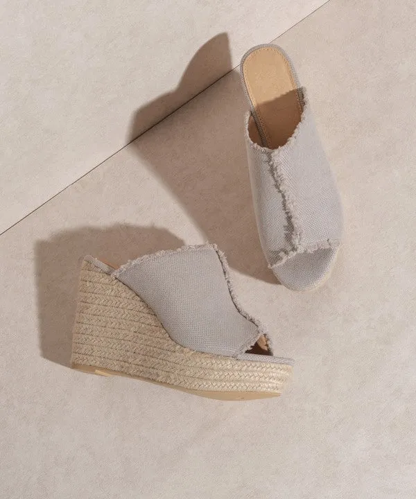 OASIS SOCIETY Bliss Distressed Linen Wedge