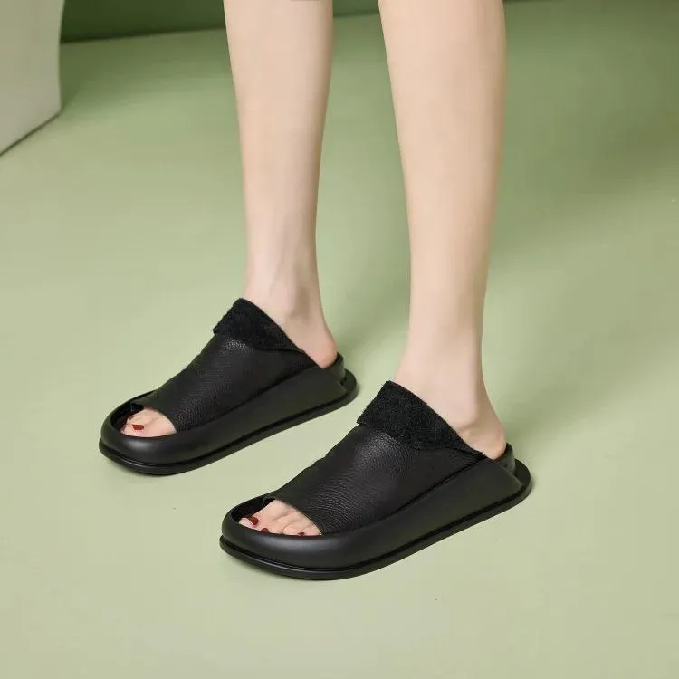 Women's leather flip flops